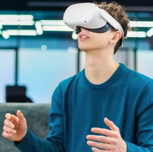 Virtual Reality (VR)
